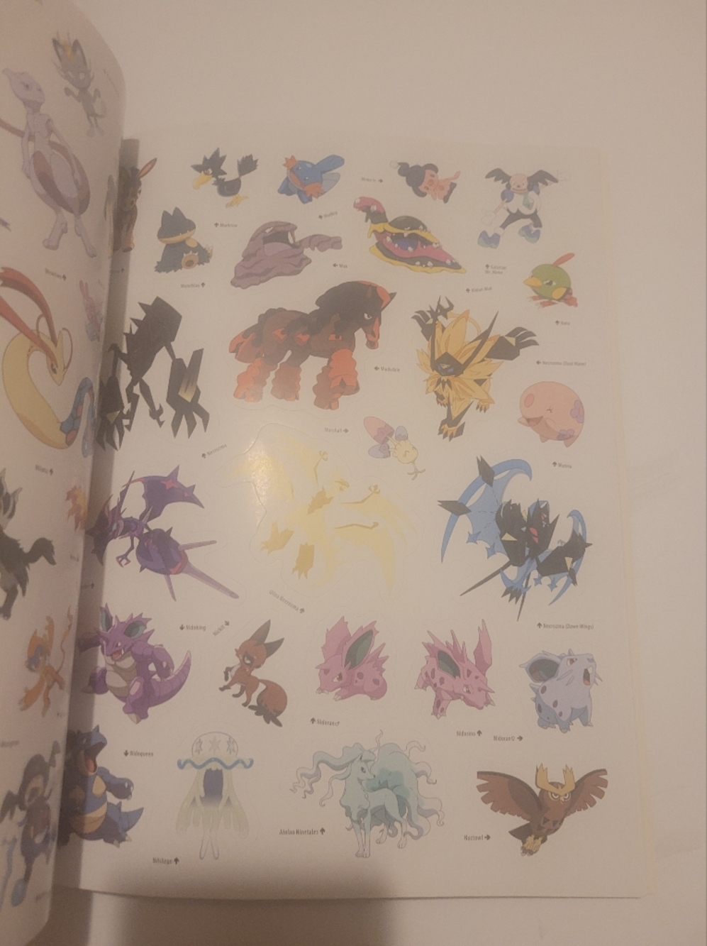 Epic Sticker Collection - Yellow Pikachu - Picture 3 of 6